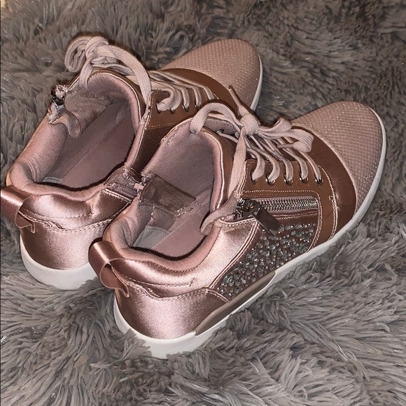 Pink sneakers - Picture 3 of 6